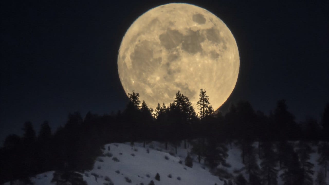 Ending the month on a bang: 31 October to be graced by a blue moon
